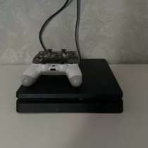 Продаю Sony PlayStation 4 slim 1TB, в Сургуте