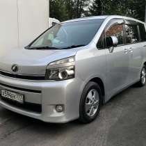 Toyota voxy, в Москве