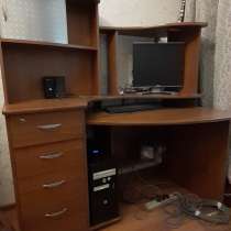 Отдам бесплатно компьютерный стол, в Гатчине