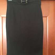 Юбка Gucci Италия 42 S/M б/у чёрная классика по фигуре миди, в Москве