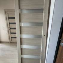 Три бежевые межкомнатные двери две 200x70 и одна 200x80, в Омске