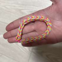 Продаю браслет из резиночек, в Новосибирске