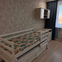 Продаю кровать с ящиками, в Калуге