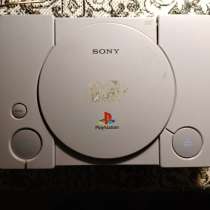 Sony PlayStation  игровая приставка комплект, в Новосибирске