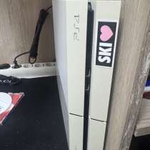 Продам PS4, в Салехарде