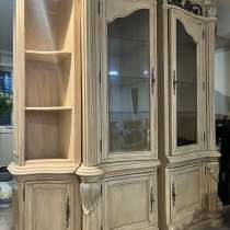 Деревянная стенка с подсветкой 7 1/2 feet длинной, в г.Арвада