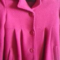 Продам пальто на девочку, в Волгограде