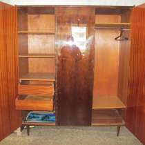 Шкаф трехстворчатый, в Санкт-Петербурге