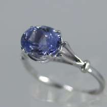 Кольцо золотое с овальным сиренево-синим Танзанитом, в Москве