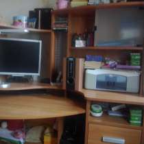 Продам компьютерный стол б/у, в хорошем состоянии, 4000, в Москве