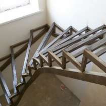 Лестница на металлическом каркасе, в Москве