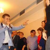 Поющий ведущий, тамада+диджей на Ваш праздник. Москва, в Москве