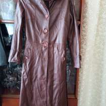 Коричневый кожаный женский плащ б/у размер 44-46 рост 164, в г.Енакиево