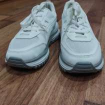 Продам кроссовки подрастковые, в г.Луганск