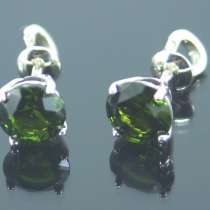 Пусеты, белое золото с Хромдиопсидами Ф 7 мм, в Москве