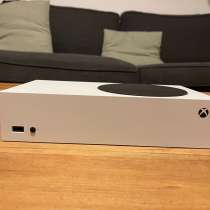 Новая Xbox Series S, использовалась лишь раз, в г.Барселона