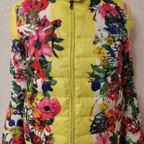 Продаю демисезонную куртку для девочки, в Москве