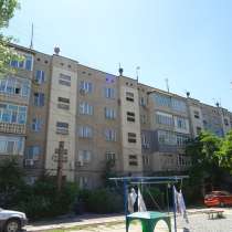Продам срочно! 3 к. кв, 10 мкр. 61м2.105 серия. 46т.$, в г.Бишкек