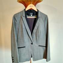 Костюм женский новый, размер 44-46 серый, в Москве