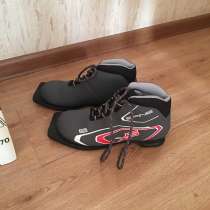 Продам лыжи и ботинки не дорого, в Дзержинске