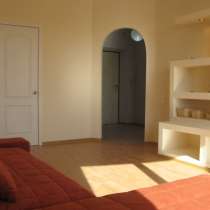 Квартира: мебель, техника. Новый дом, центр. Гараж в доме. А, в Чебоксарах