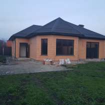 Новый дом в центре микрорайона с сетевым газом, в Краснодаре