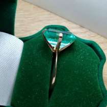 Кольцо золотое 585пробы с природным изумрудом, в Москве