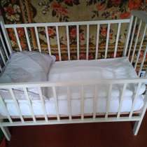 Продаю кроватку и комод, в Ставрополе