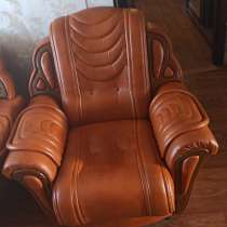 Два кресла, диван в подарок. Не дорого цена договорная, в Курске