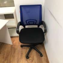 Стул компьютерный, стеллажи, стенд, в Москве