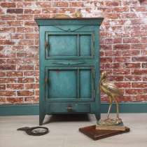 Старинная тумба из дерева, в Москве