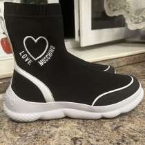 Сапоги moschino 38р, в Нальчике