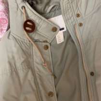 Женская парка Levi’s, в Москве