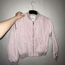 Бомбер, в Москве