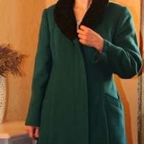 Пальто зимнее с шапкой из Каракуля. размер 46, в Москве