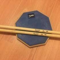 Тренировочный пэд и барабанные палочки, в Санкт-Петербурге