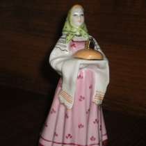 Фигурка «Добро пожаловать» («Хлеб-соль»), фарфор, в Санкт-Петербурге