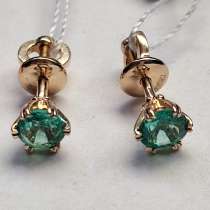 Золотые пусеты с Изумрудами Ф 4.9 мм, в Москве