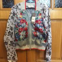 Продаю ветровку новую Stella McCartney 48 р., в Москве