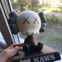 Фигурка KAWS, в Владивостоке