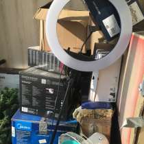 Кольцевая лампа с штативом в хорошем состоянии, в Уссурийске