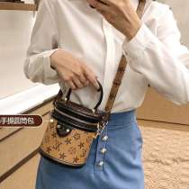 Кожаная сумка-ведро LV, в Москве