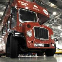 RetroBus – реклама на английском 2-этажном ретро автобусе, в Москве