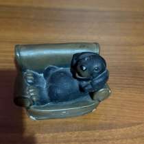 Медведь на диване, в Сочи