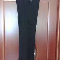 Брюки Alexander McQueen Италия 46 Swarovski классика черные, в Москве