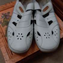 Белые ботиночки и кроссовки, в Москве