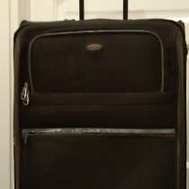 Чемодан черный на колёсах, большой, в Кудрово