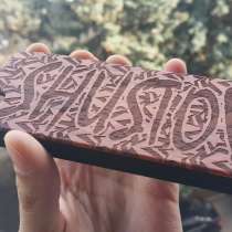 Деревянные чехлы с вашей гравировкой, в Москве