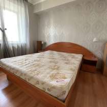 Кровать и 2 тумбочки, в Воронеже