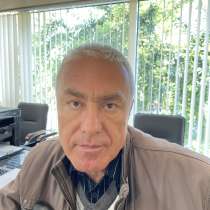Алексей, 58 лет, хочет пообщаться, в Алуште